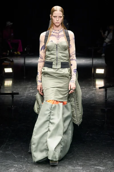 Look 10